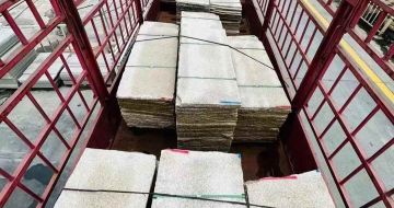 合肥 黄金麻花岗岩荔枝面，光面毛板装车完成