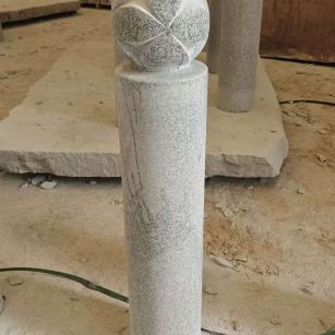 合肥 芝麻白花岗岩石材挡车石柱、停车柱、圆柱挡车柱、方柱挡车柱等