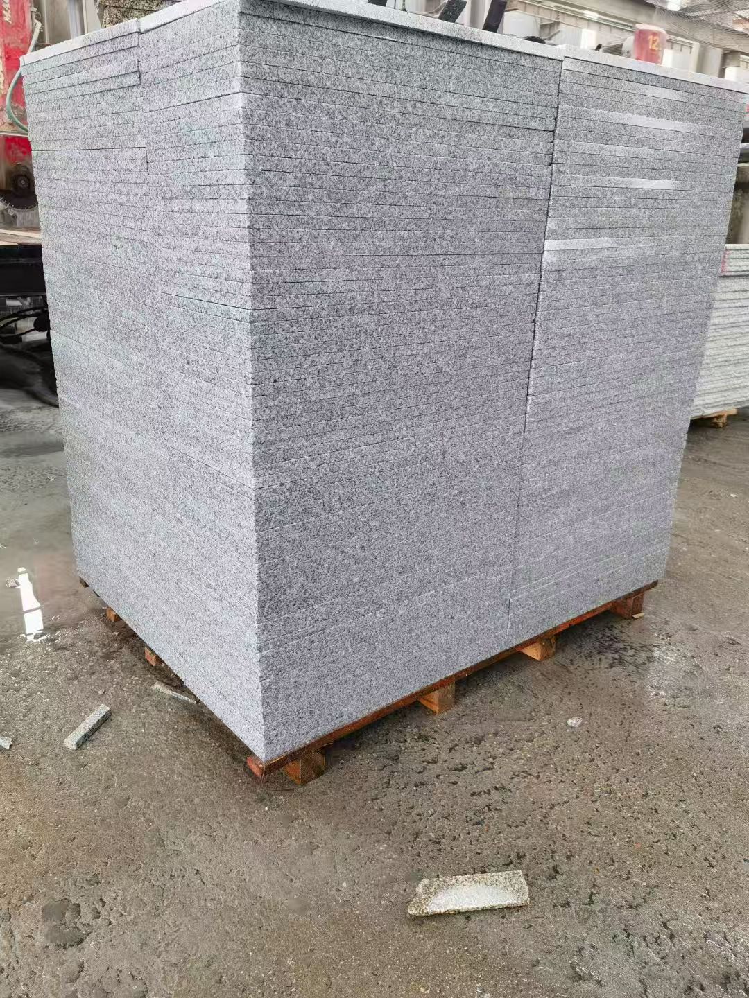 合肥 芝麻白火烧面1.8厚300*600地铺石，尺寸标准，厚薄均匀