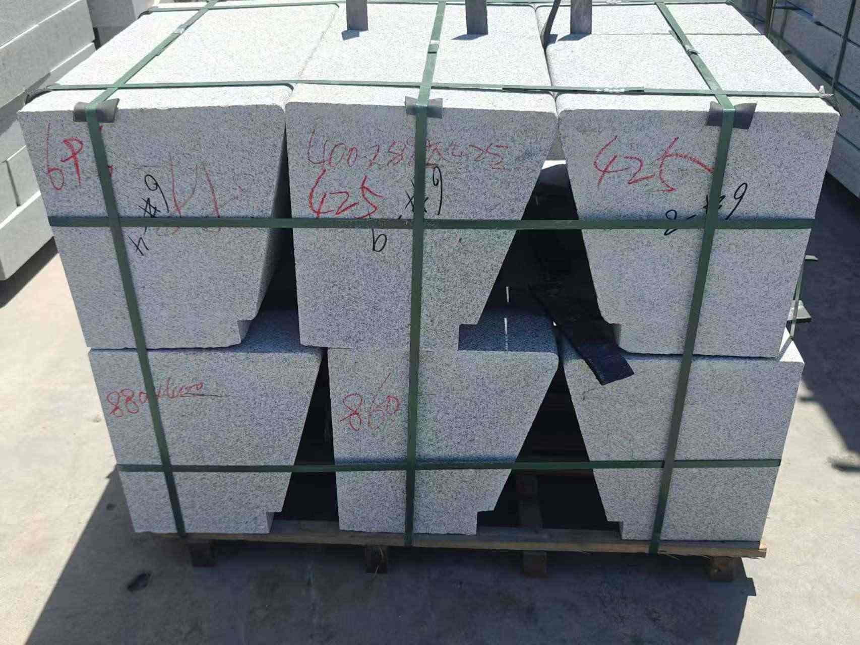 合肥 芝麻白异形坐凳，石凳