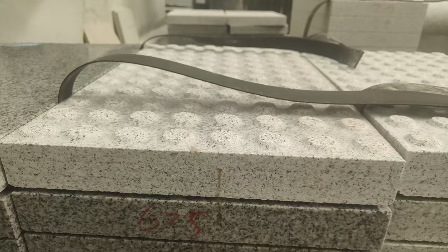 合肥 芝麻白花岗岩6.0公分荔枝面五轴加工雕刻盲点