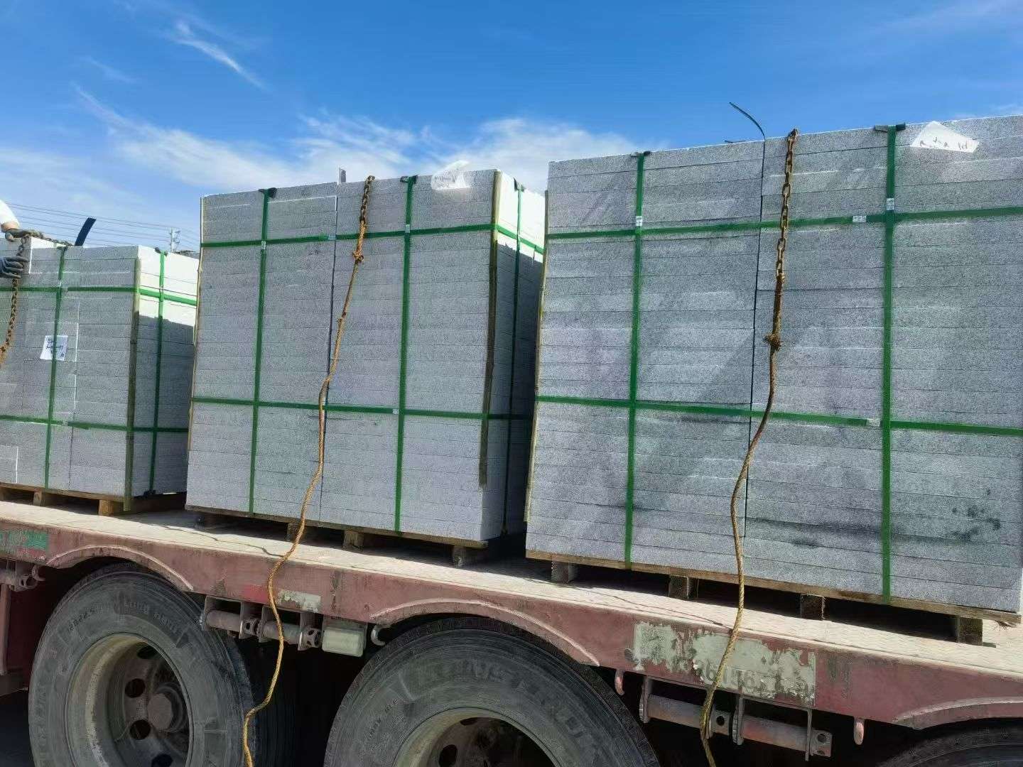 合肥 芝麻白花岗岩地铺石装车日常