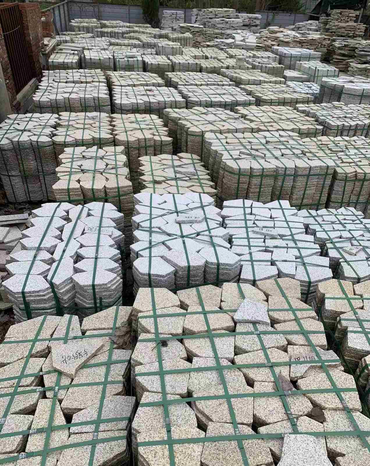 合肥 黄金麻白麻花岗岩荔枝面地铺石(冰裂纹)