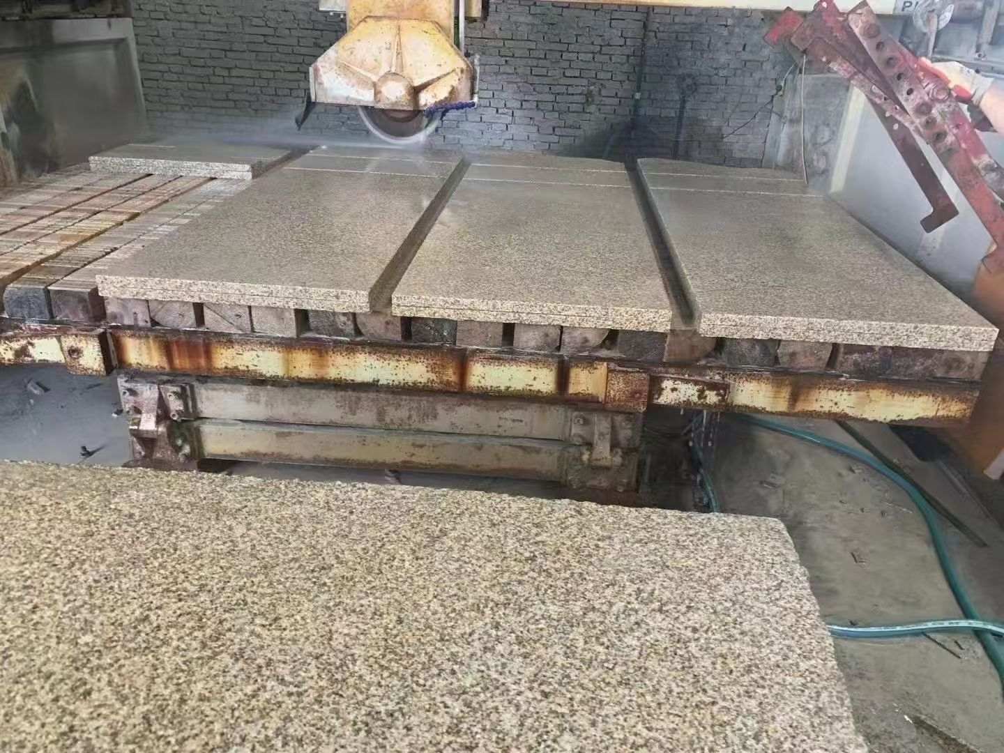 合肥 黄金麻荔枝面成品板加工