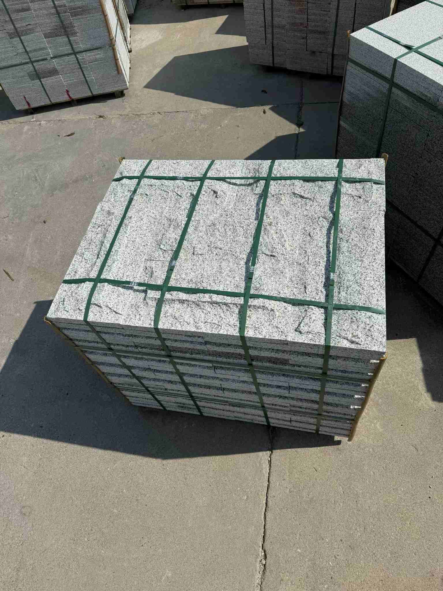 合肥 白麻花岗岩石材自然面蘑菇石成品