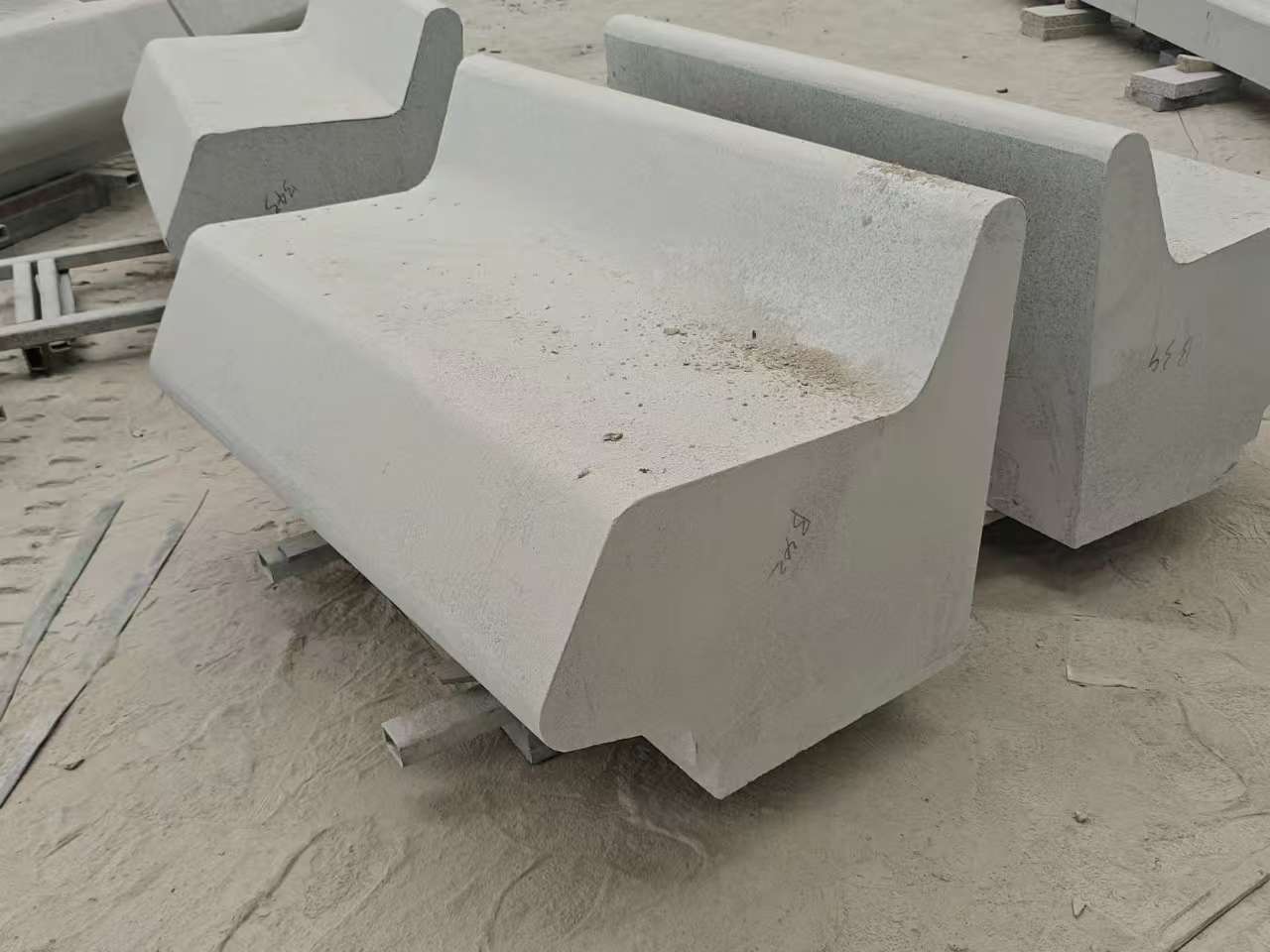 合肥 芝麻白花岗岩异形坐凳，石凳