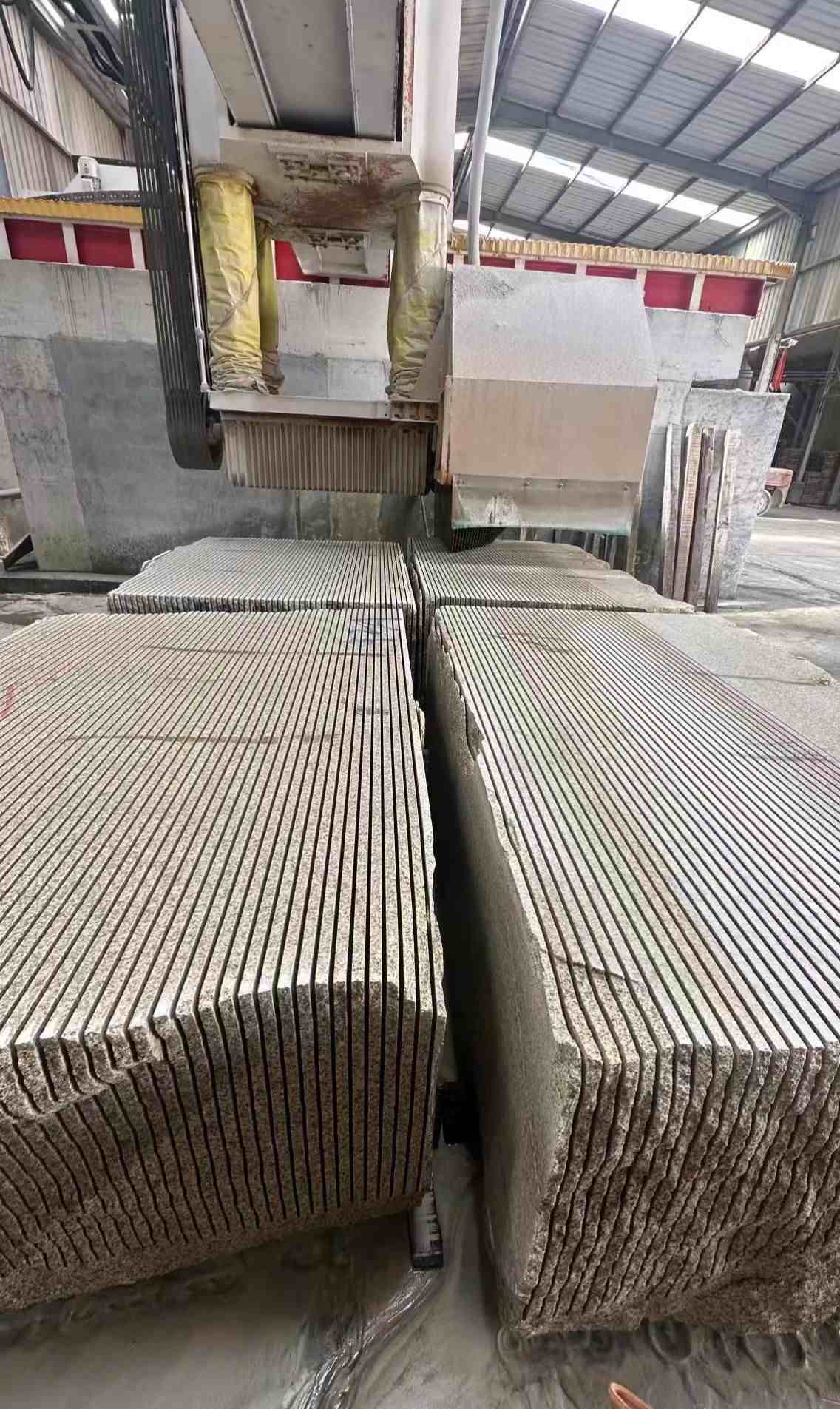 合肥 车间生产日常，黄金麻白麻花岗岩