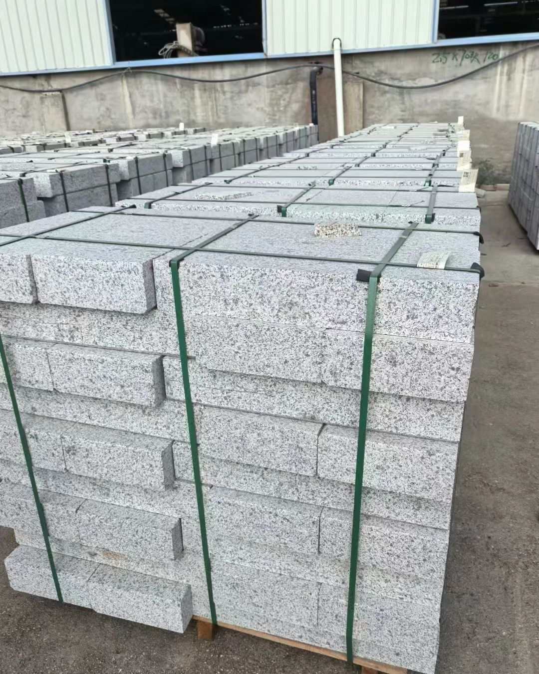 合肥 白麻花岗岩路沿石，弧形路沿石，道牙石，马路牙子，界石，路缘石，平沿石，直岩石，平缘石等