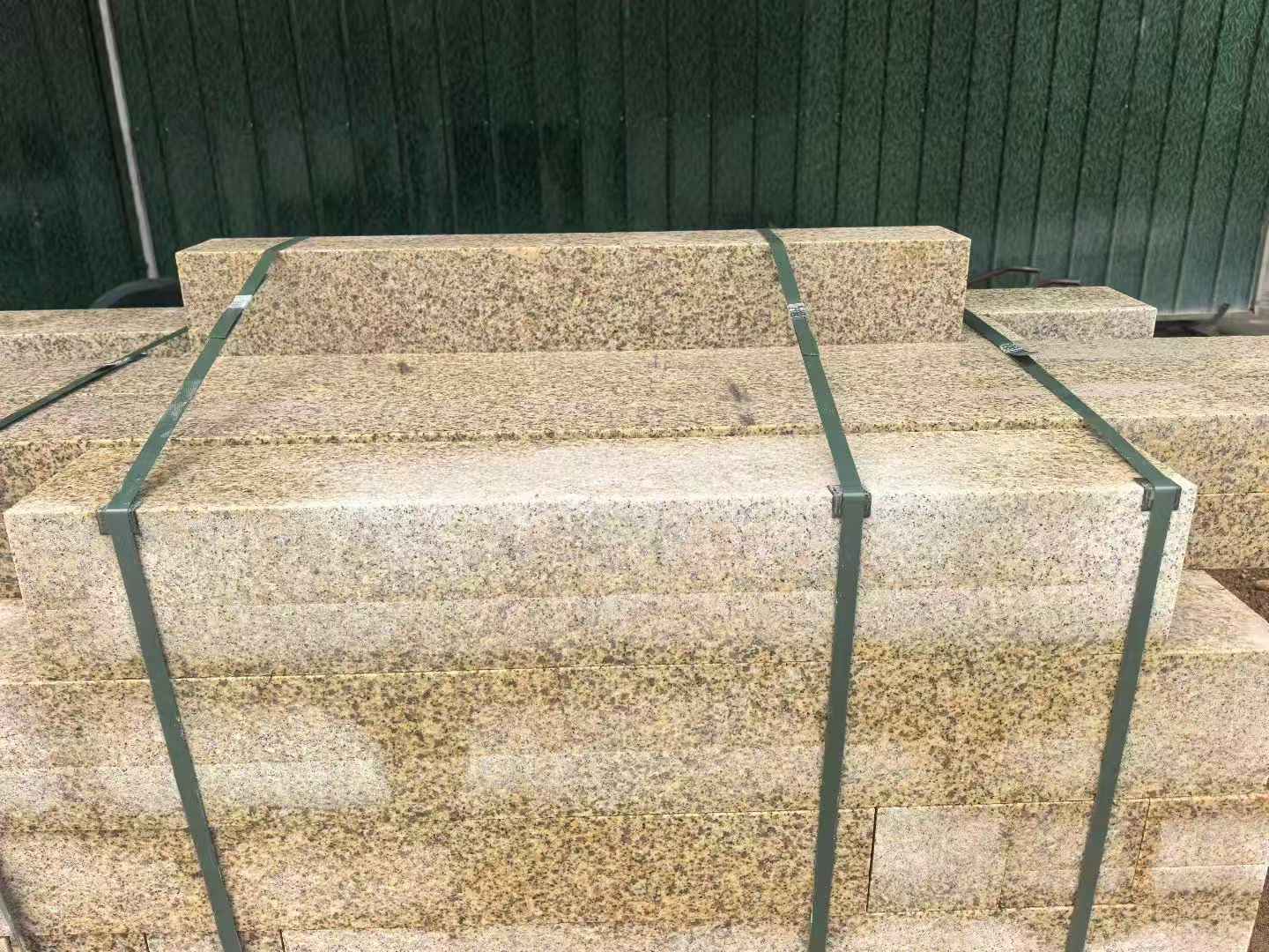 合肥 黄金麻花岗岩石材机切面栏杆料半成品