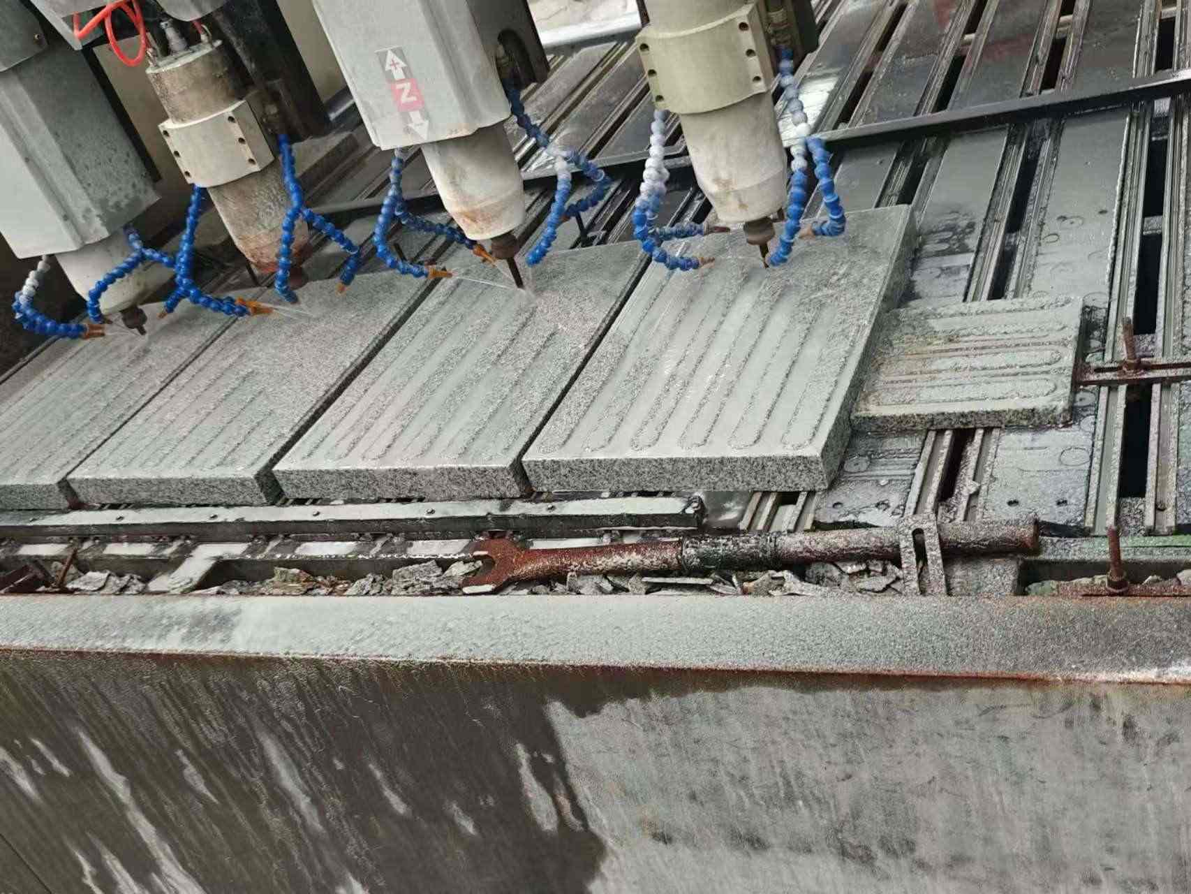 合肥 芝麻白花岗岩荔枝面盲道雕刻