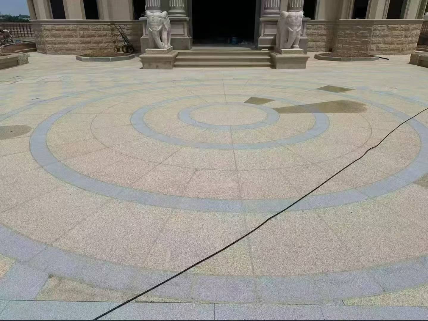 合肥 黄金麻芝麻灰花岗岩石材地铺拼接效果